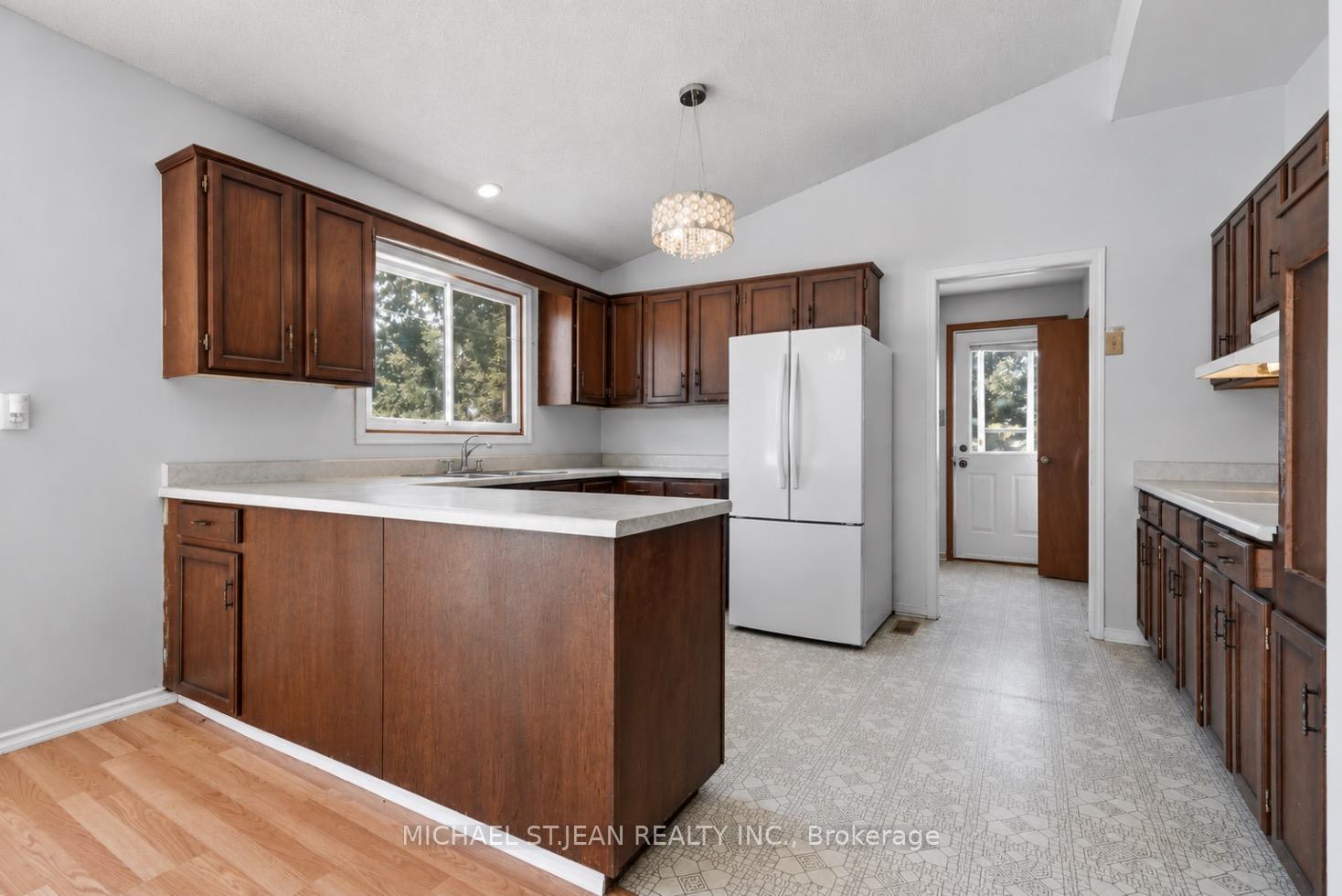 Photo 11 of 1169 Nebo Road, Hamilton, Rural Glanbrook — HOMEH