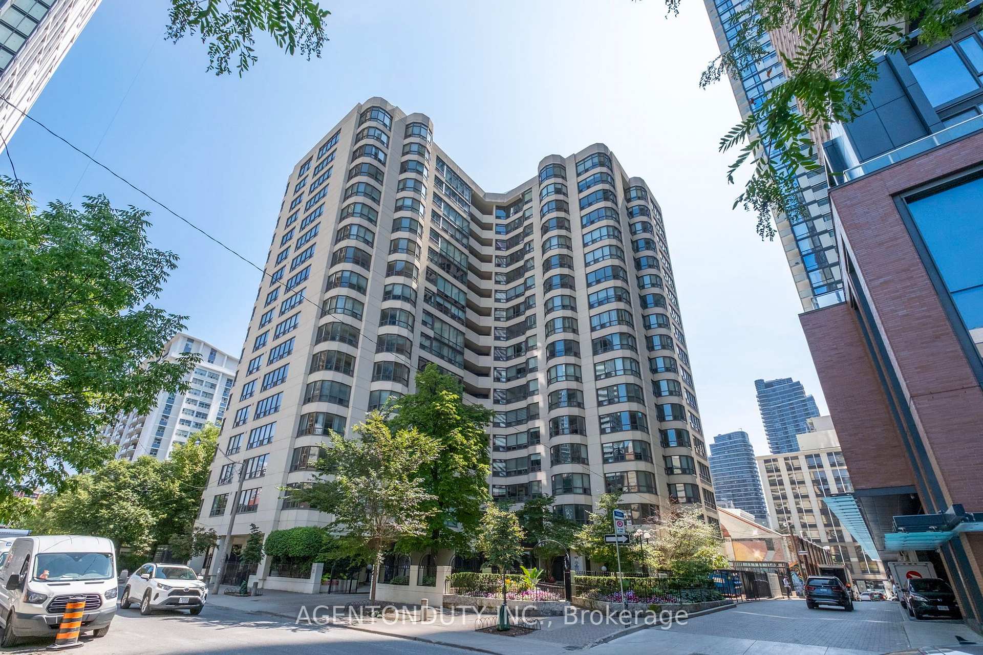 Front of Unit 1602, 25 Maitland Street