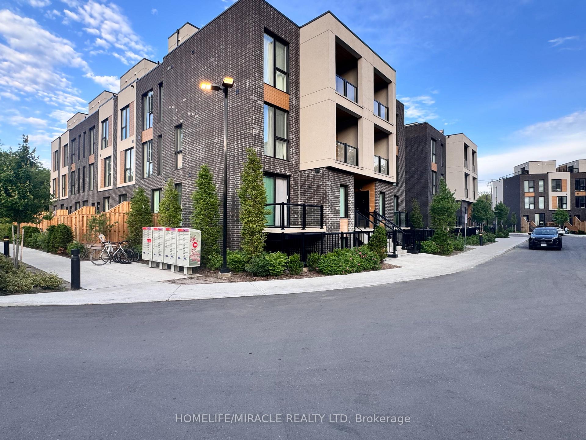 Photo 3 of Unit 4, 176 Clonmore Drive, Scarborough, Birchcliffe-Cliffside — HOMEH