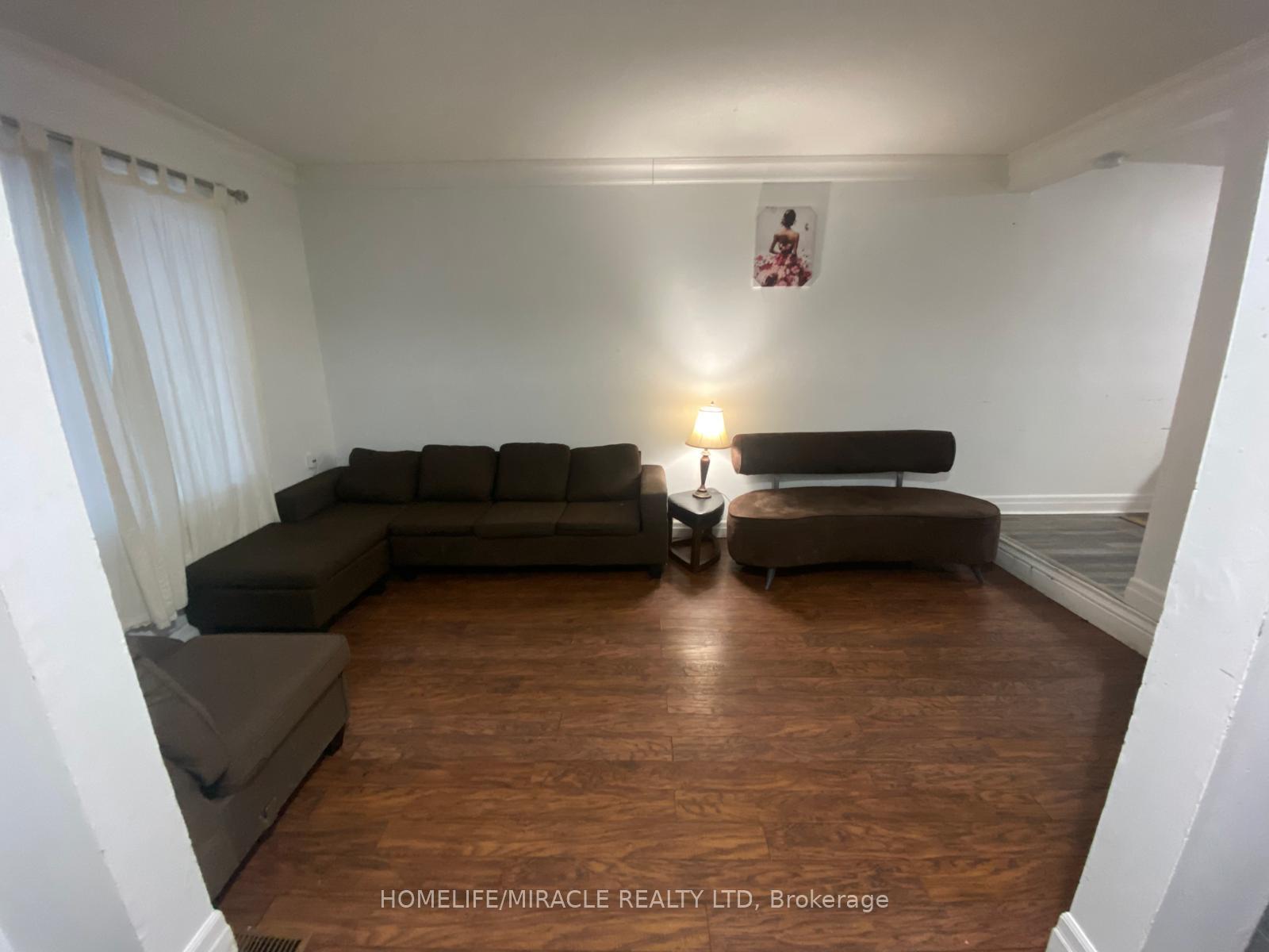Photo 2 of 127 Fanshawe Drive, Brampton, Heart Lake West — HOMEH