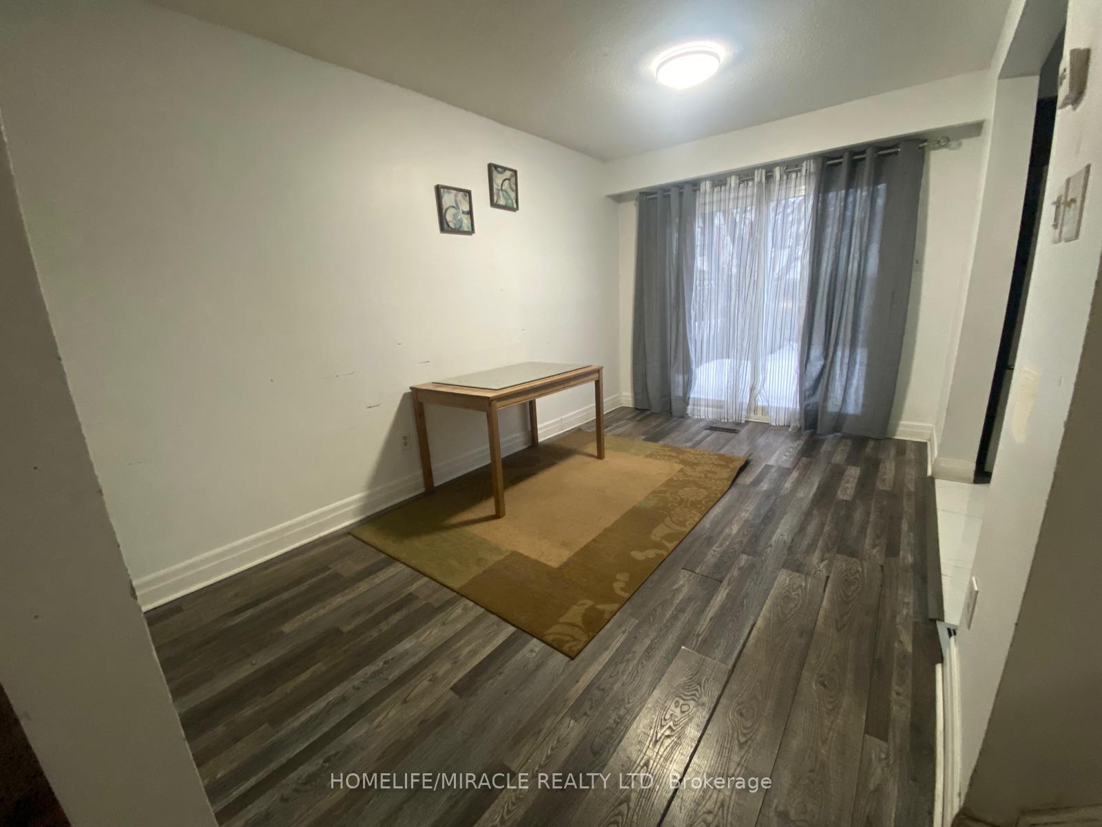 Photo 3 of 127 Fanshawe Drive, Brampton, Heart Lake West — HOMEH