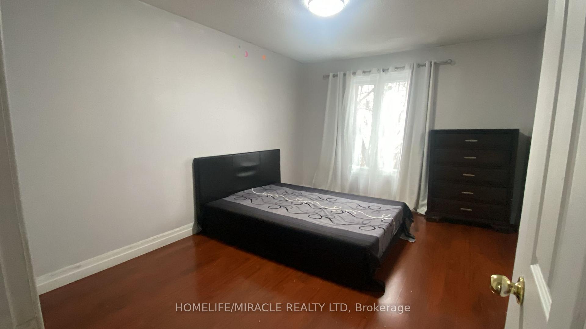 Photo 5 of 127 Fanshawe Drive, Brampton, Heart Lake West — HOMEH