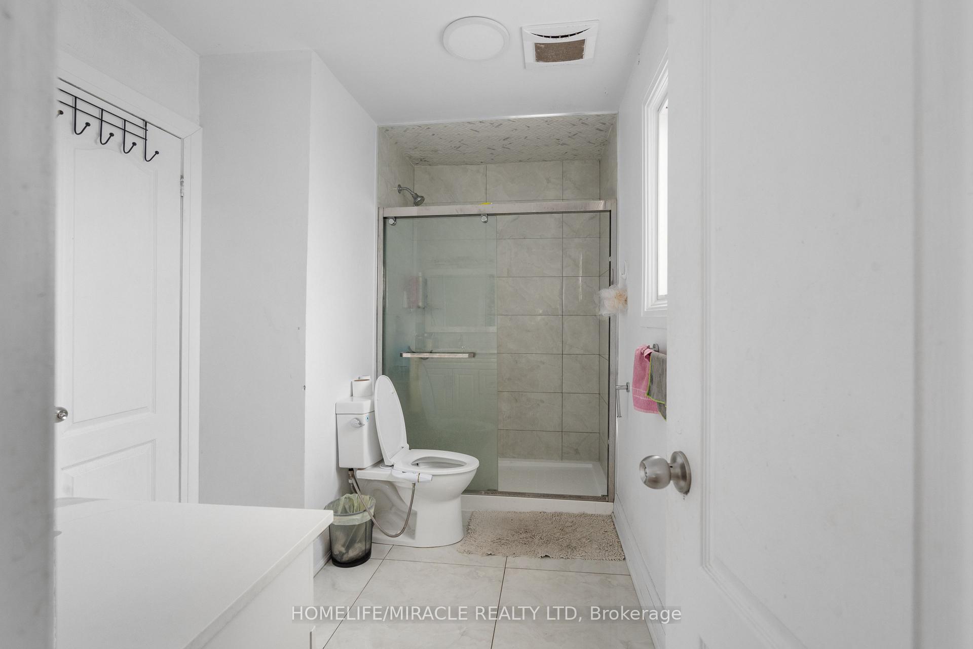 Photo 7 of 127 Fanshawe Drive, Brampton, Heart Lake West — HOMEH