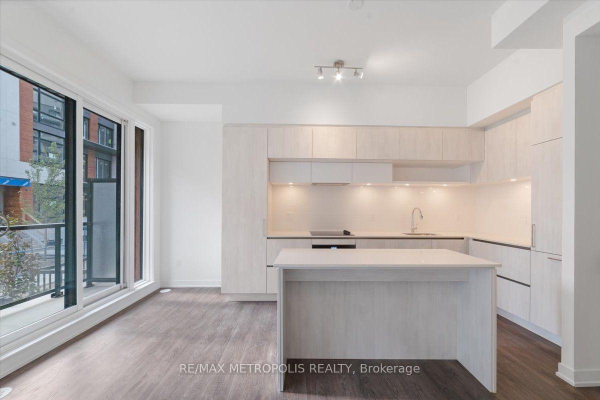 Photo 4 of Unit 1113, 12 David Eyer Road, Richmond Hill, Rural Richmond Hill — HOMEH