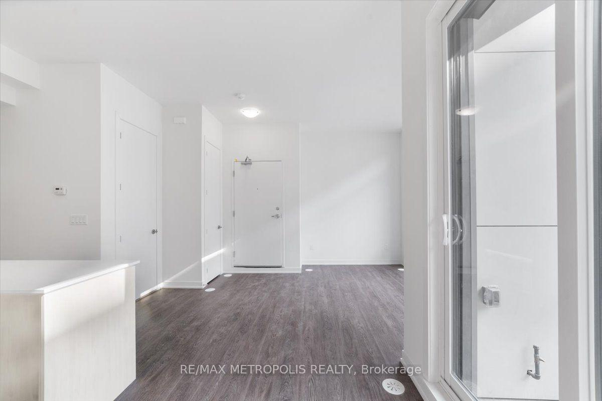 Photo 6 of Unit 1113, 12 David Eyer Road, Richmond Hill, Rural Richmond Hill — HOMEH