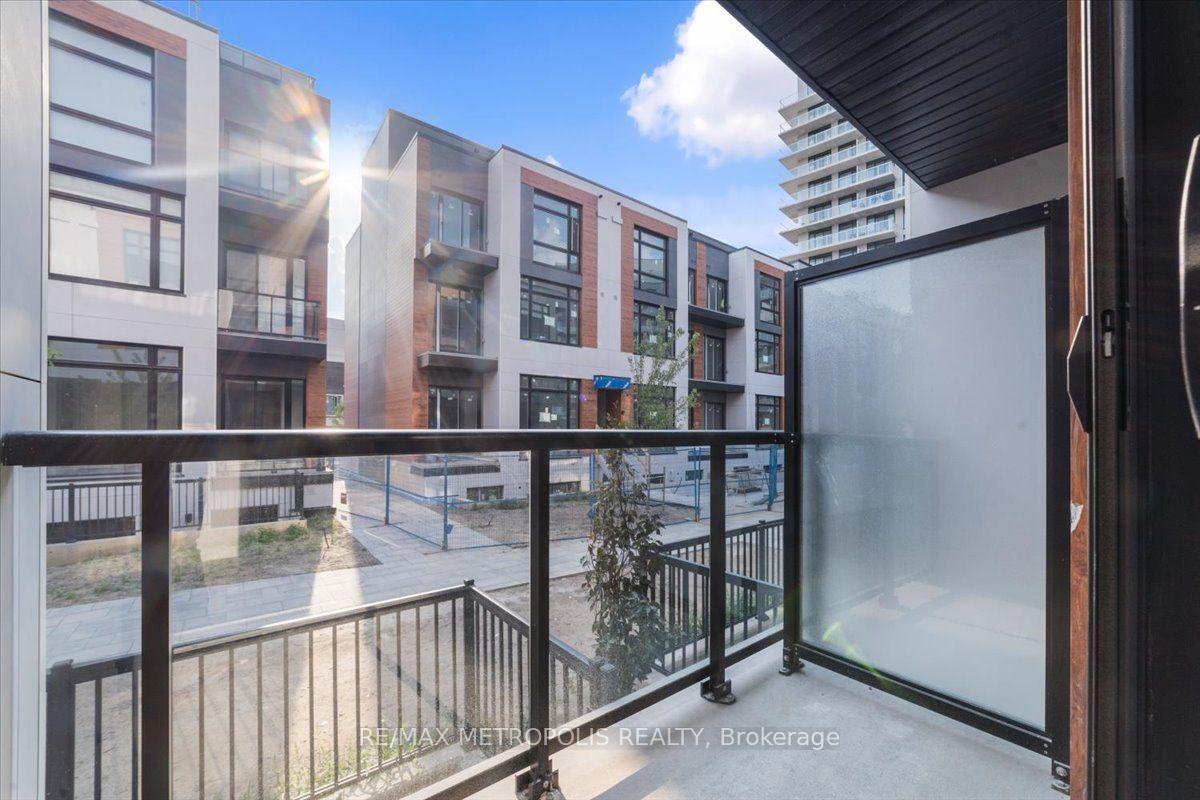 Photo 8 of Unit 1113, 12 David Eyer Road, Richmond Hill, Rural Richmond Hill — HOMEH