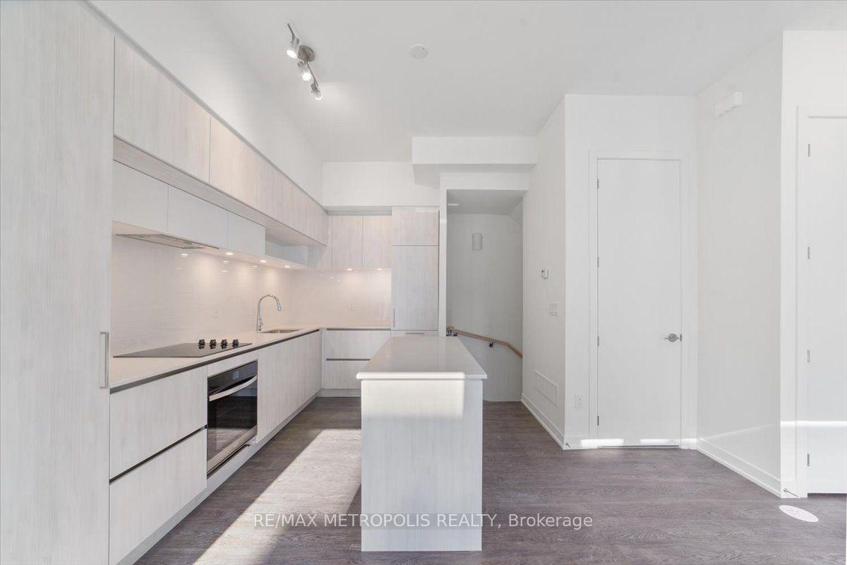 Photo 9 of Unit 1113, 12 David Eyer Road, Richmond Hill, Rural Richmond Hill — HOMEH