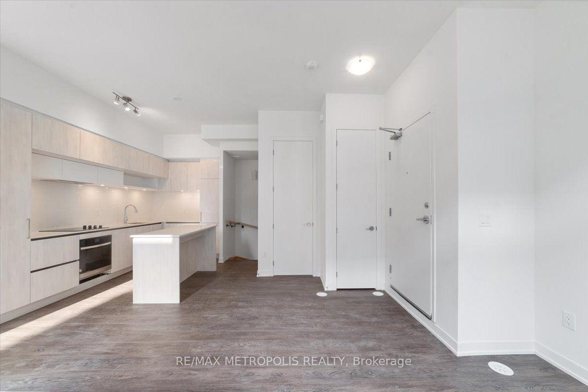 Photo 10 of Unit 1113, 12 David Eyer Road, Richmond Hill, Rural Richmond Hill — HOMEH
