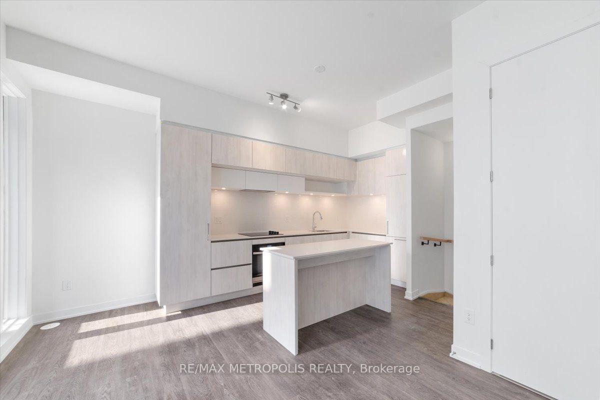 Photo 13 of Unit 1113, 12 David Eyer Road, Richmond Hill, Rural Richmond Hill — HOMEH