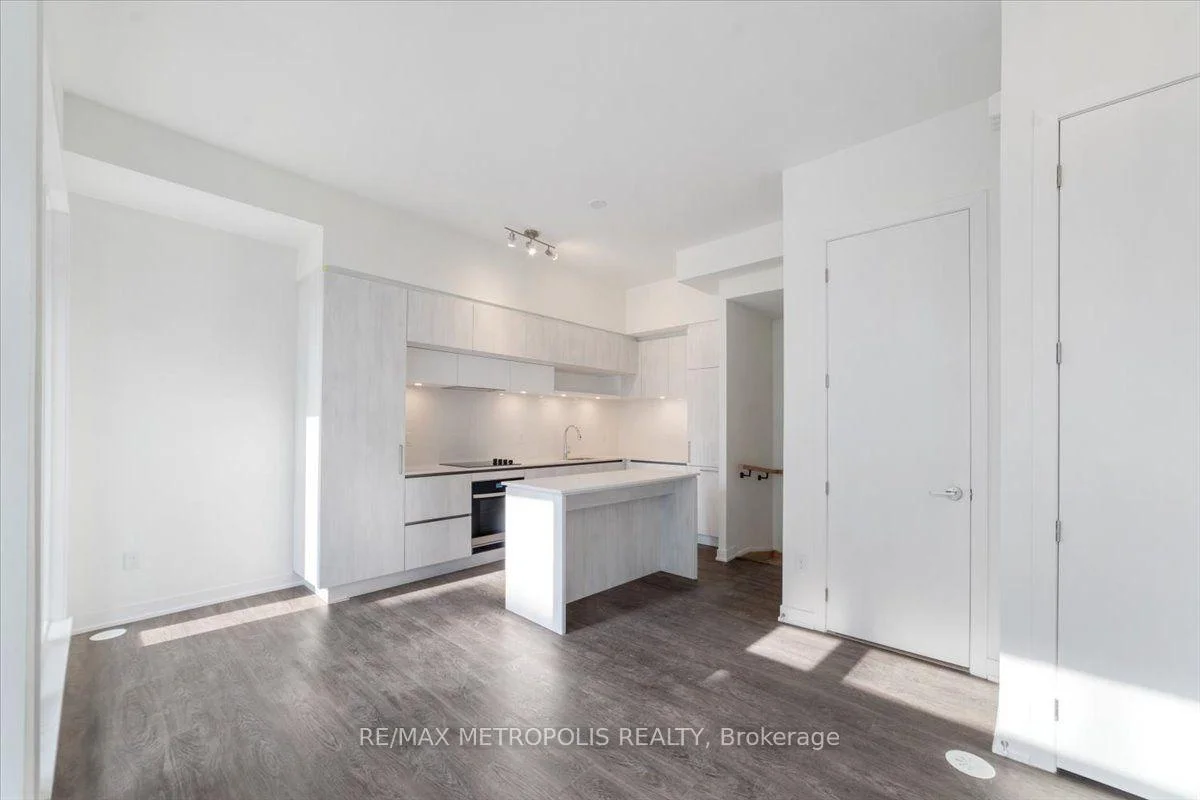 Photo 18 of Unit 1113, 12 David Eyer Road, Richmond Hill, Rural Richmond Hill — HOMEH