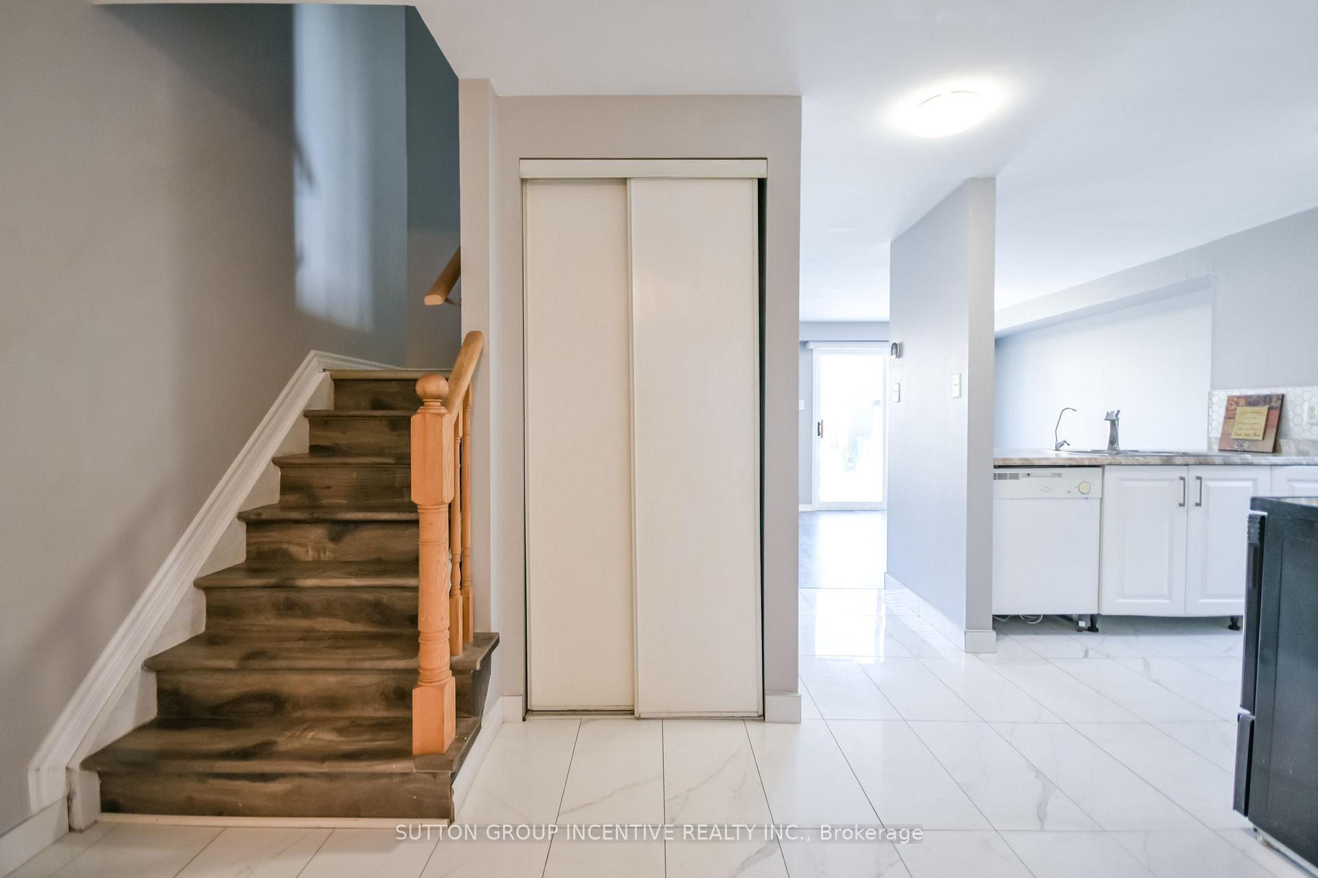 Photo 5 of 256 Dunsmore Lane, Barrie, Georgian Drive — HOMEH