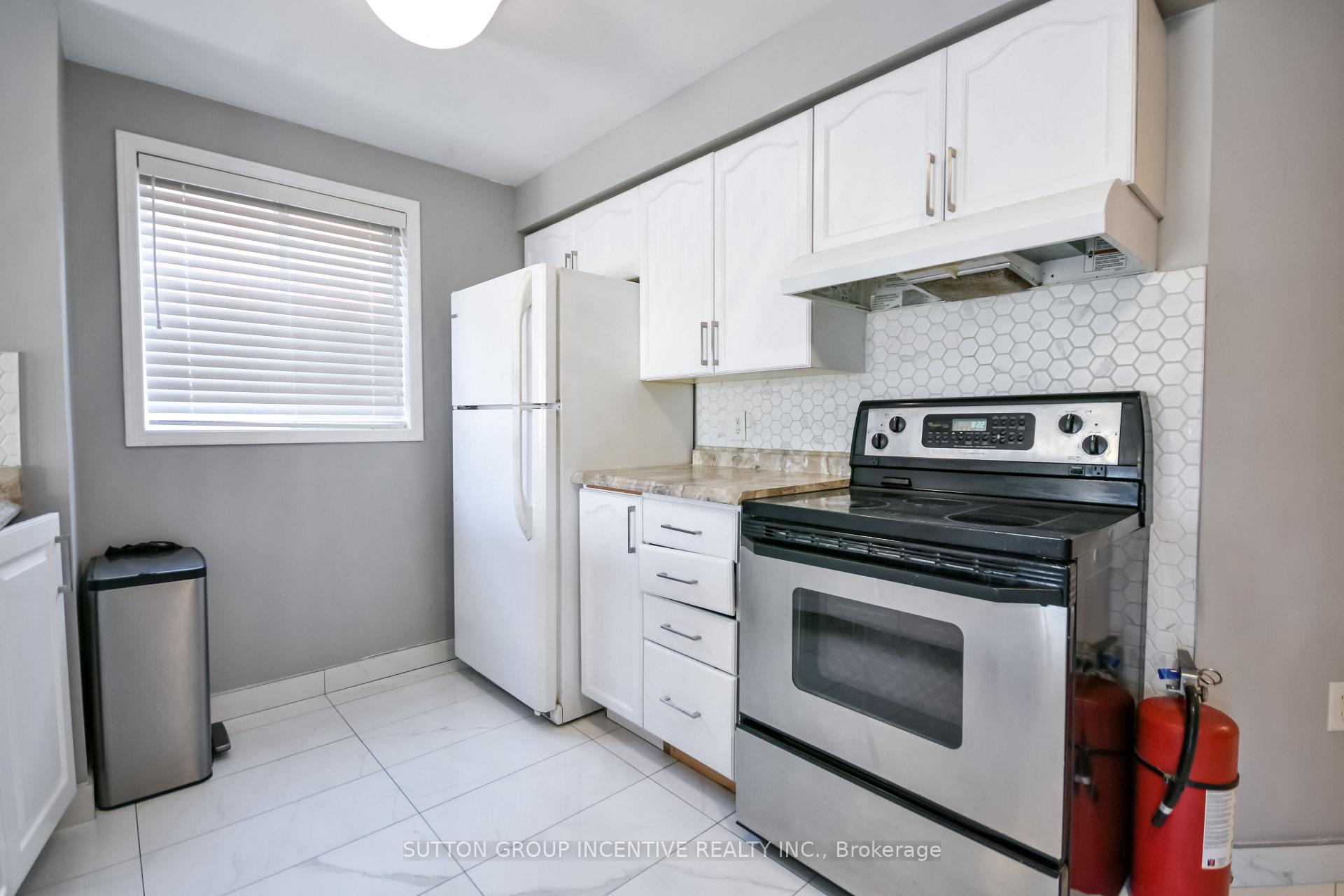 Photo 10 of 256 Dunsmore Lane, Barrie, Georgian Drive — HOMEH