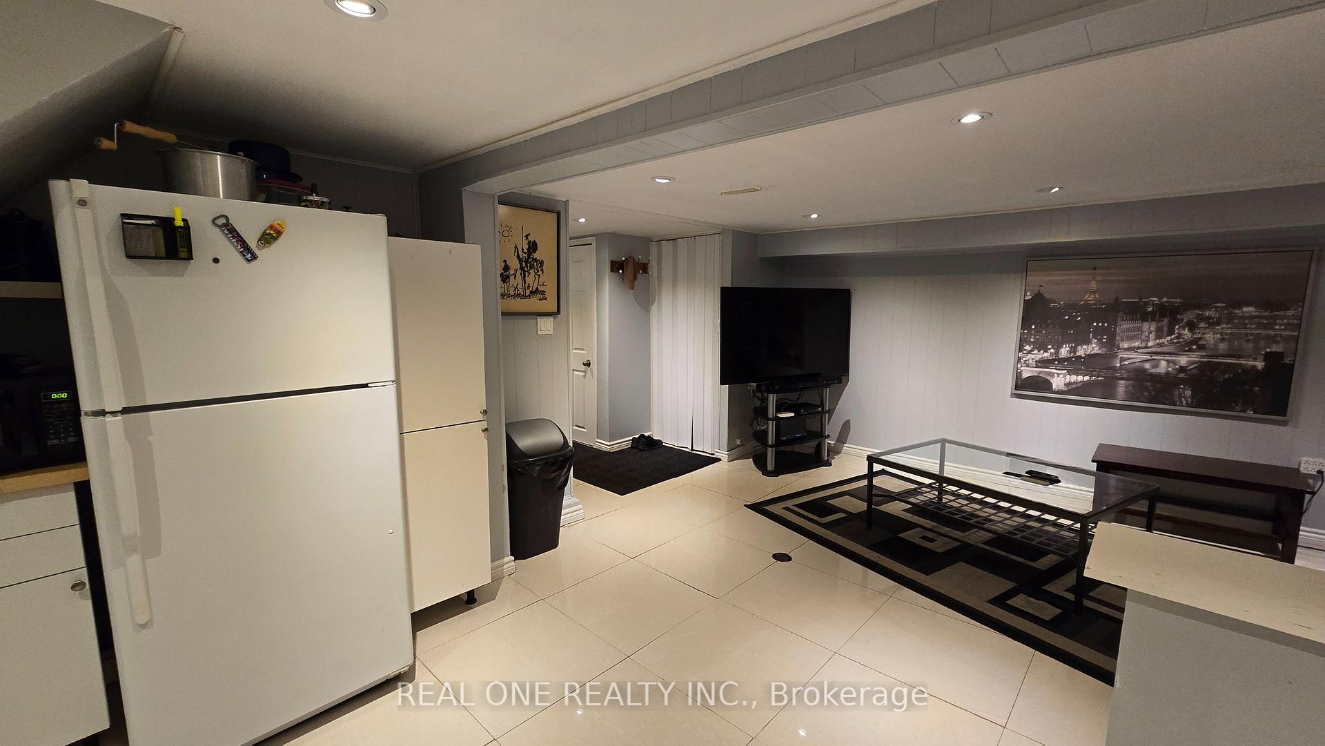 Photo 5 of Unit Bsmt, 369 Browndale Crescent, Richmond Hill, Crosby — HOMEH