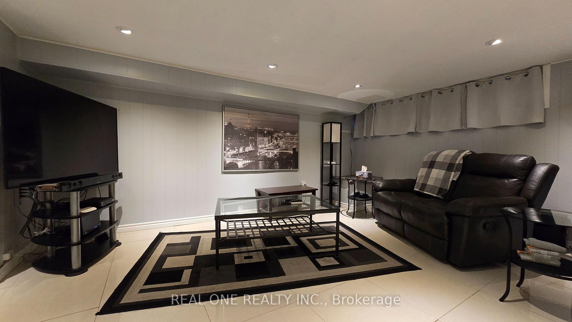 Photo 6 of Unit Bsmt, 369 Browndale Crescent, Richmond Hill, Crosby — HOMEH