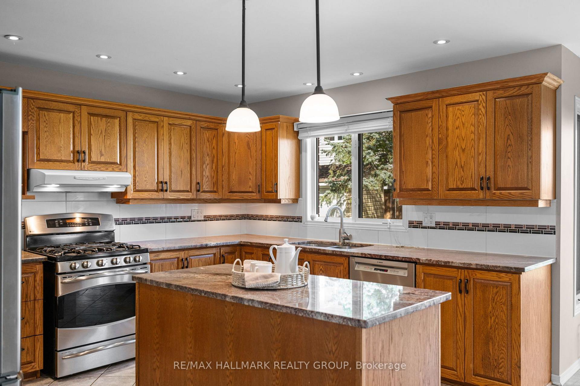 Photo 12 of 1381 Montresor Way, Ottawa, Fallingbrook/Ridgemount — HOMEH