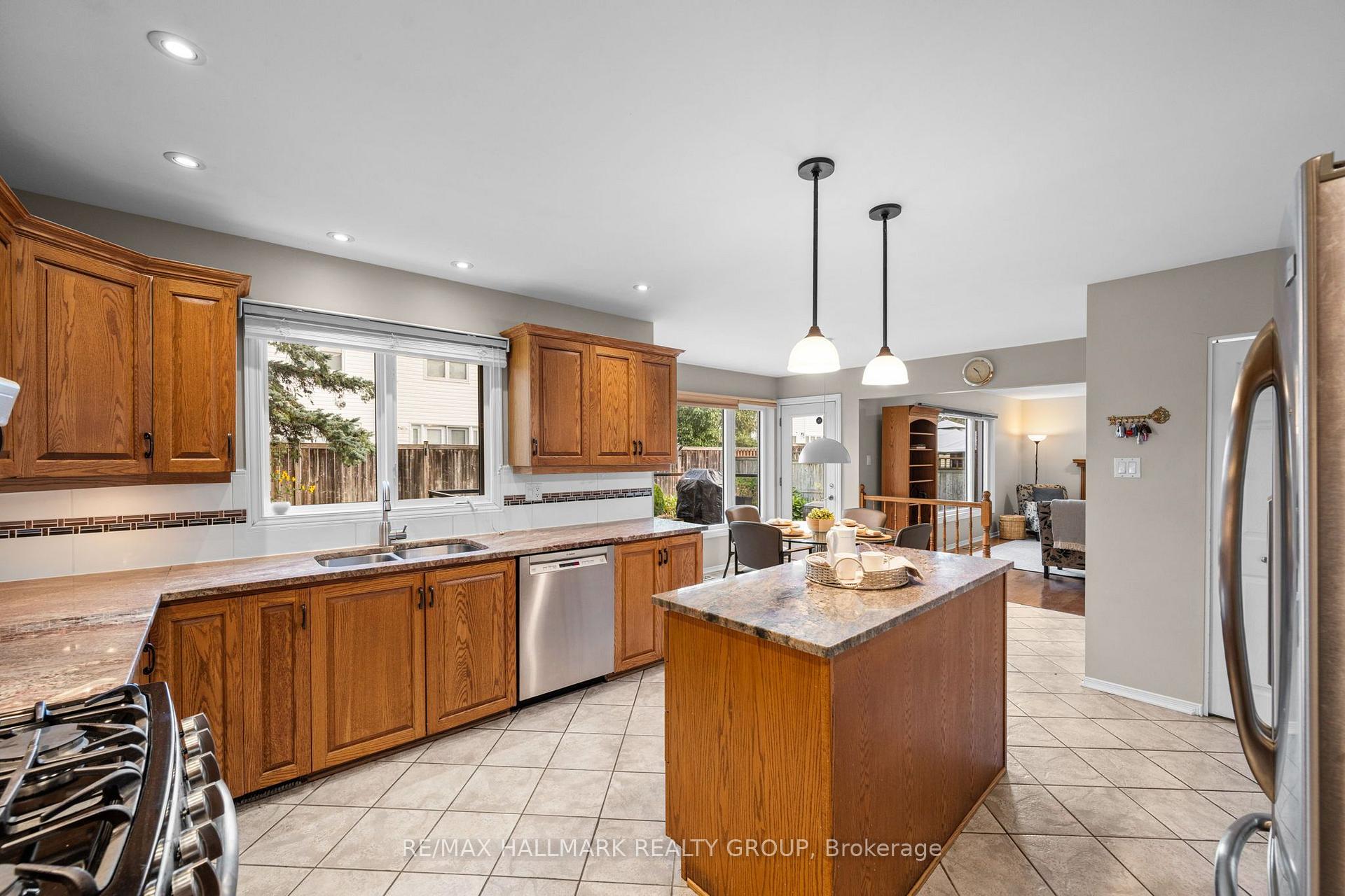 Photo 13 of 1381 Montresor Way, Ottawa, Fallingbrook/Ridgemount — HOMEH