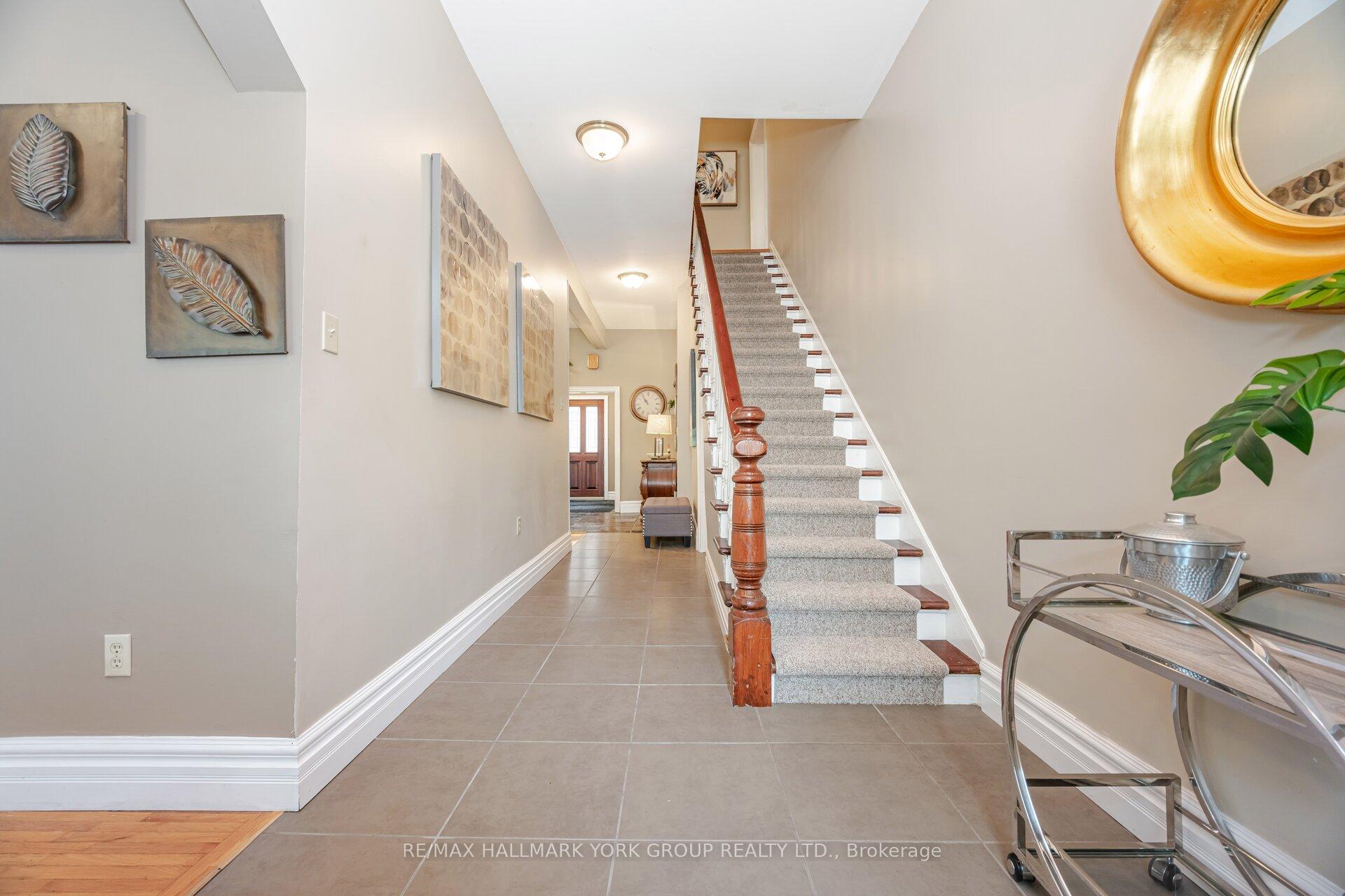 Photo 6 of 390 Main Street, King, Schomberg — HOMEH