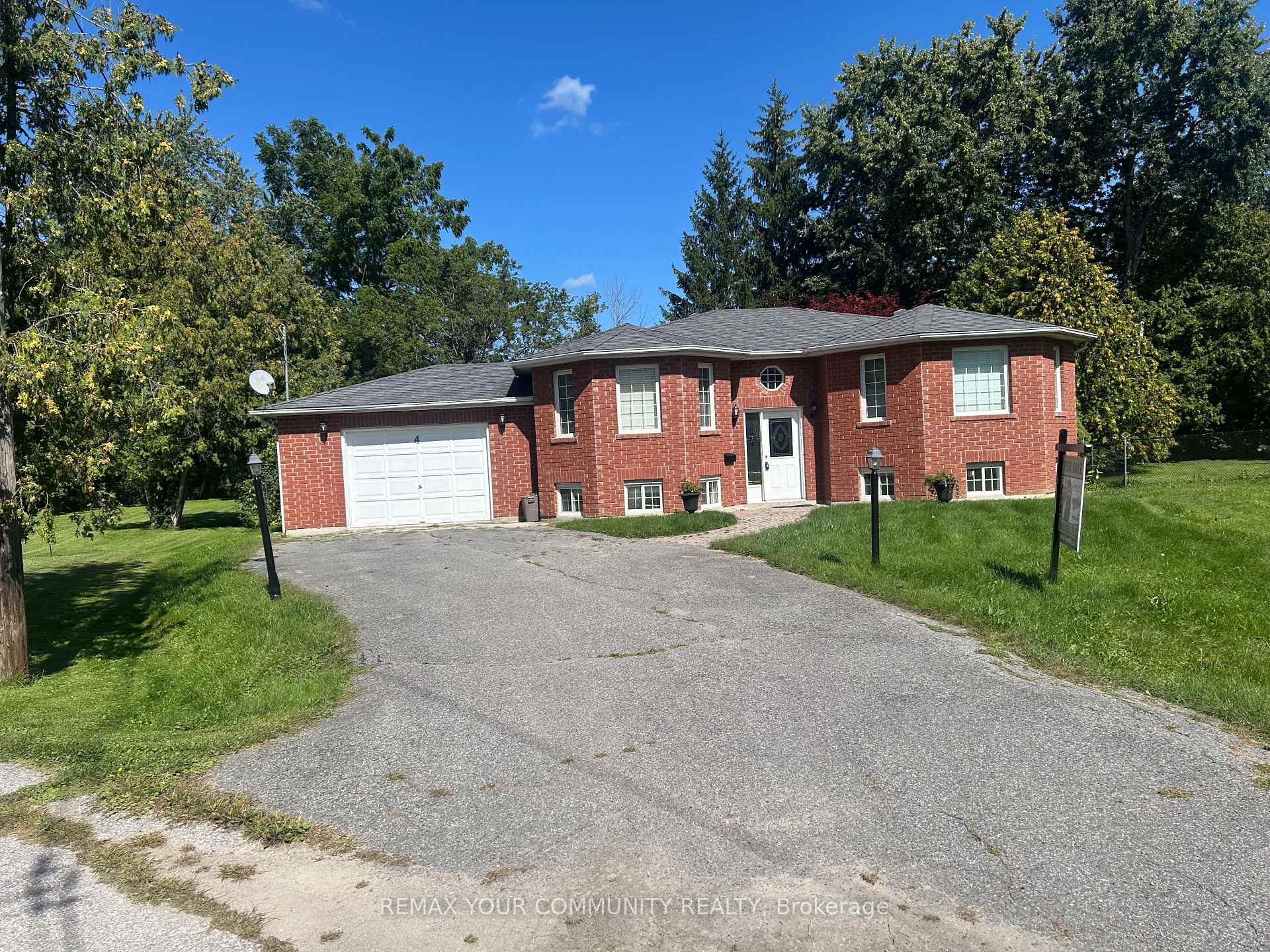 Photo 2 of 4 Bay Court, Georgina, Keswick North — HOMEH