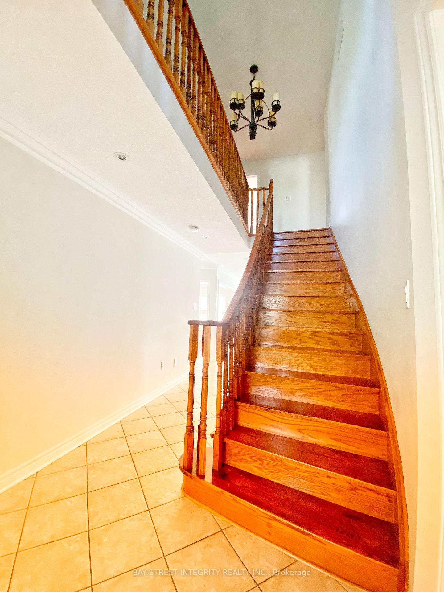 Photo 3 of Main 114 Red River Crescent, Newmarket, Woodland Hill — HOMEH