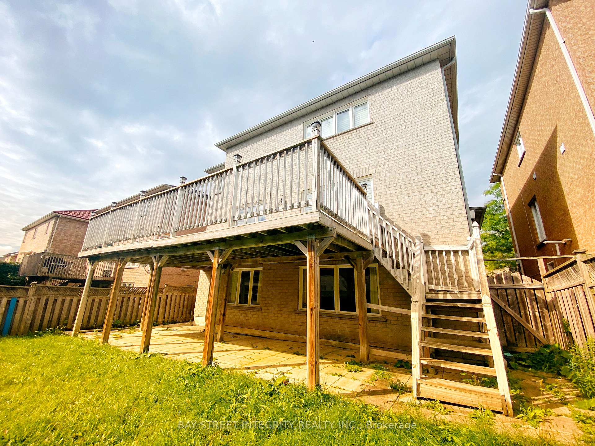 Photo 2 of Main 114 Red River Crescent, Newmarket, Woodland Hill — HOMEH