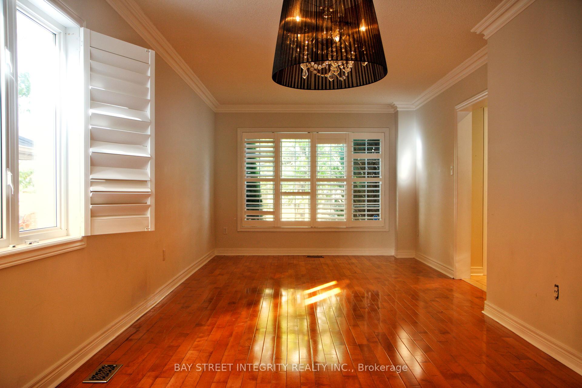 Photo 7 of Main 114 Red River Crescent, Newmarket, Woodland Hill — HOMEH