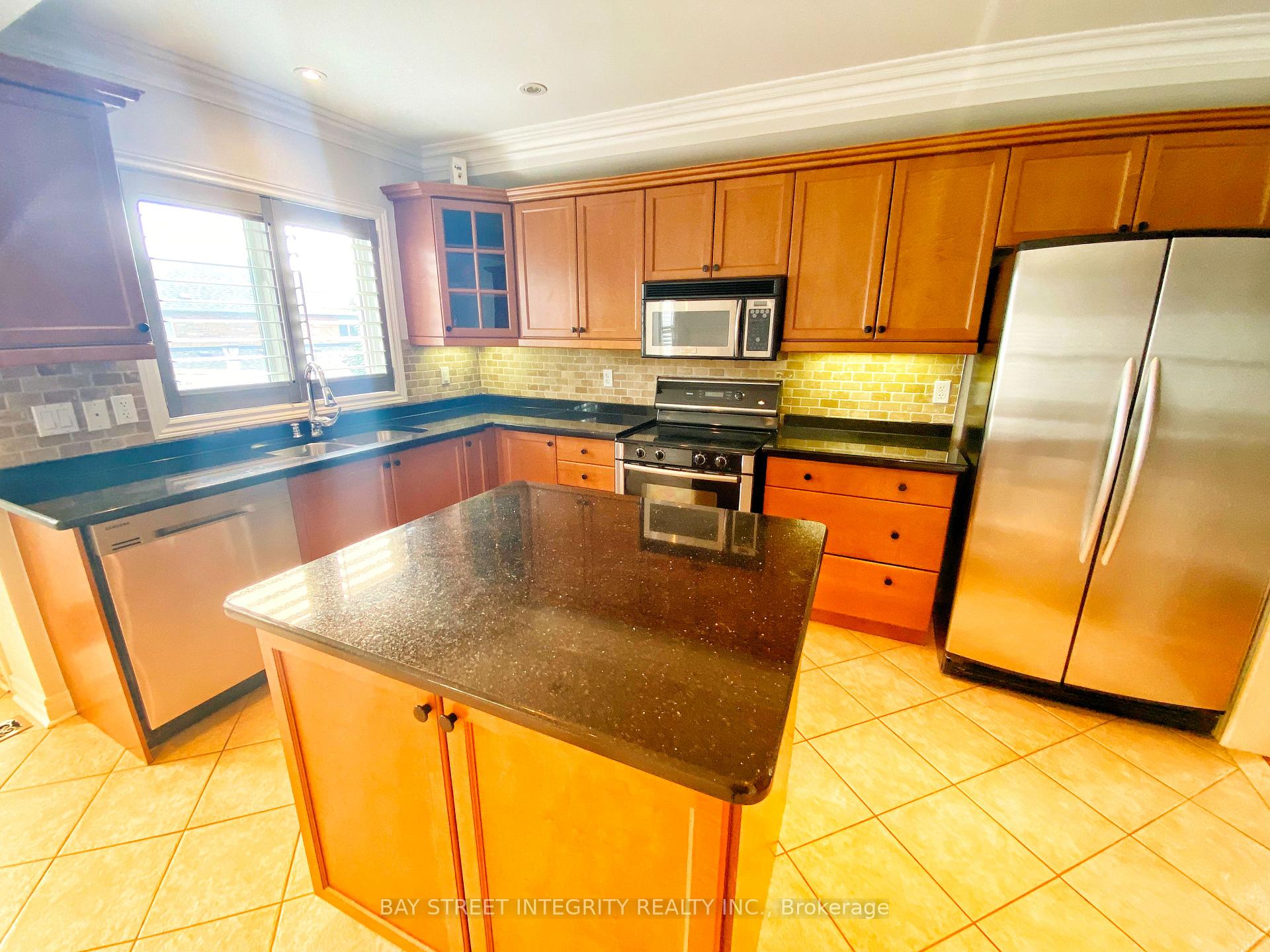 Photo 9 of Main 114 Red River Crescent, Newmarket, Woodland Hill — HOMEH