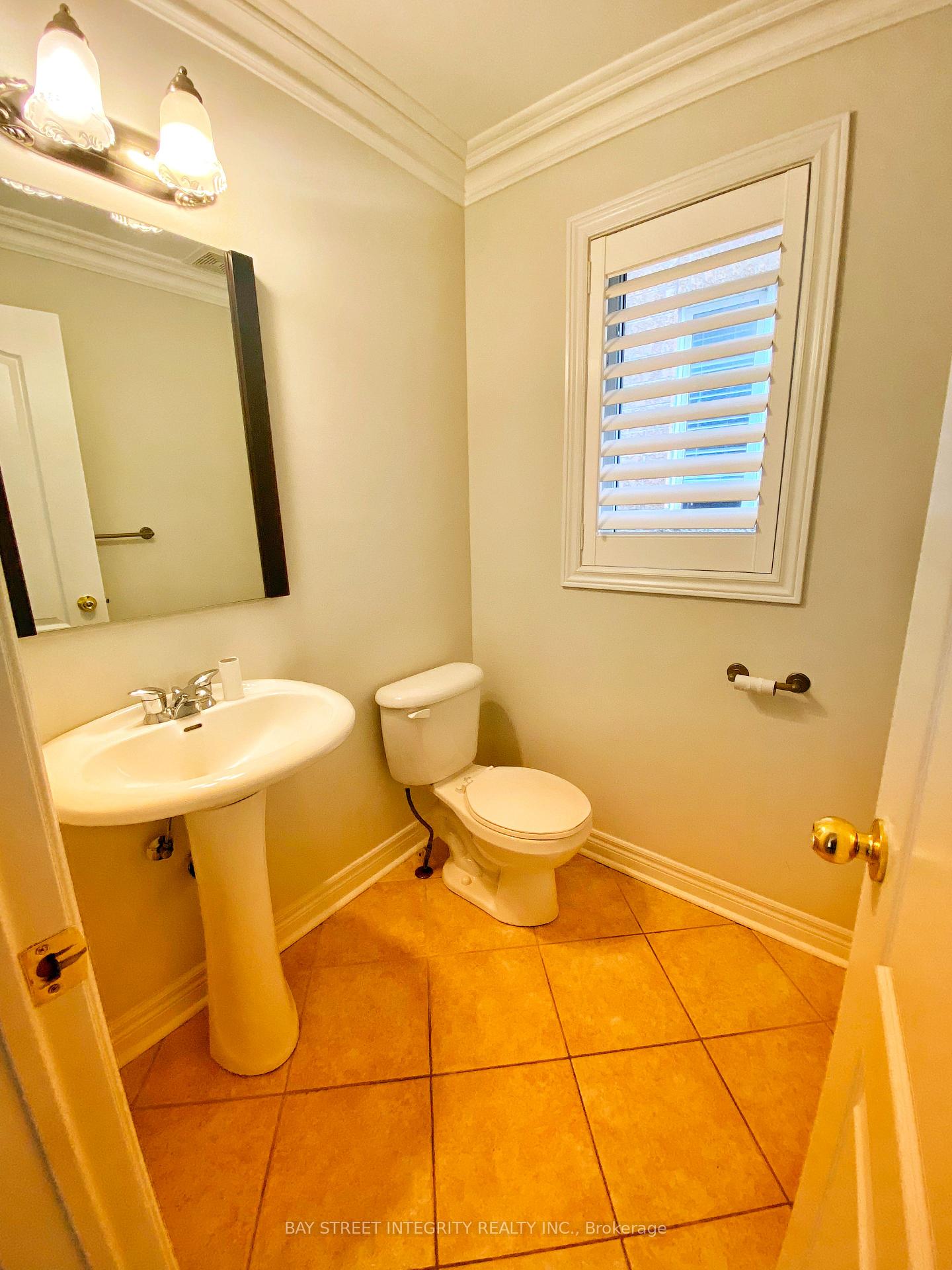 Photo 10 of Main 114 Red River Crescent, Newmarket, Woodland Hill — HOMEH