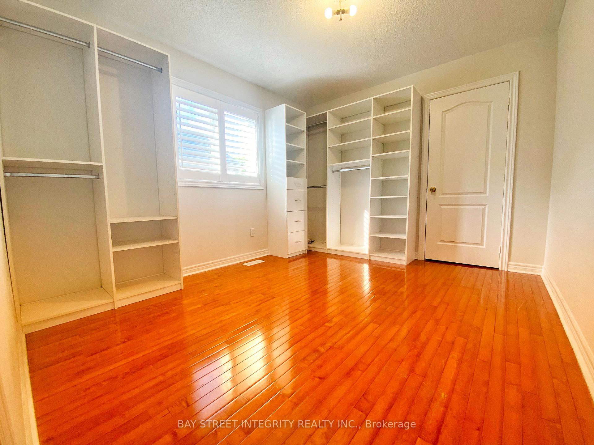 Photo 16 of Main 114 Red River Crescent, Newmarket, Woodland Hill — HOMEH