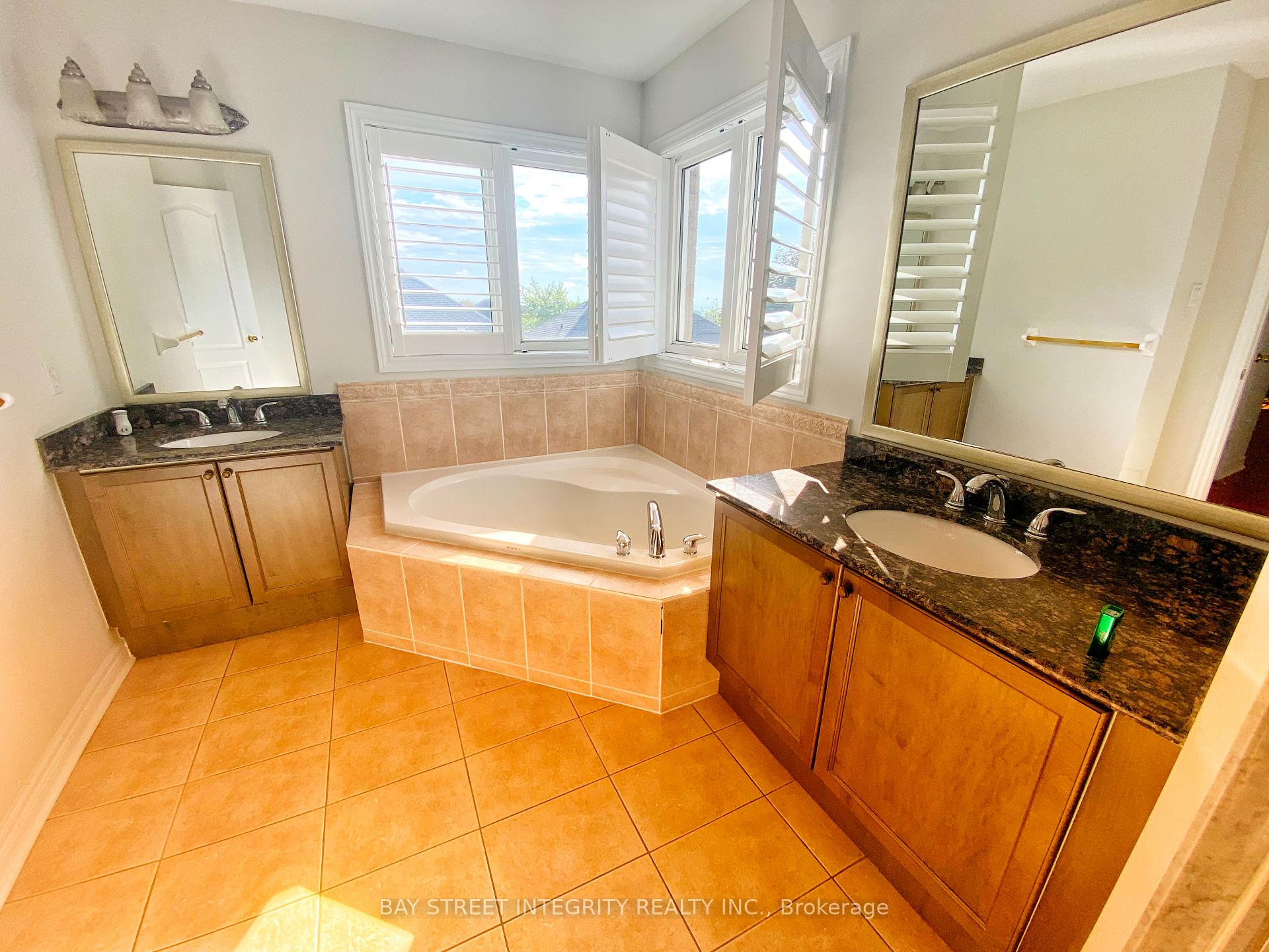 Photo 17 of Main 114 Red River Crescent, Newmarket, Woodland Hill — HOMEH