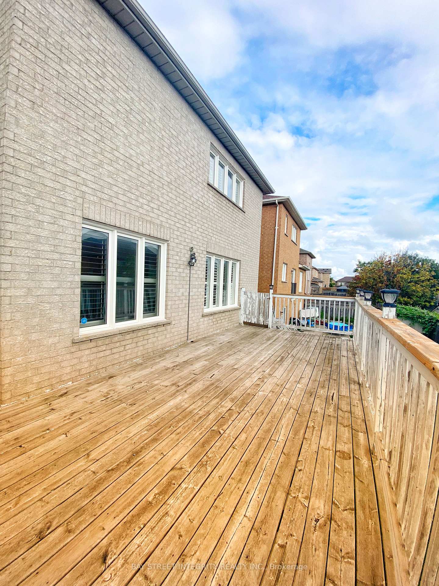 Photo 23 of Main 114 Red River Crescent, Newmarket, Woodland Hill — HOMEH