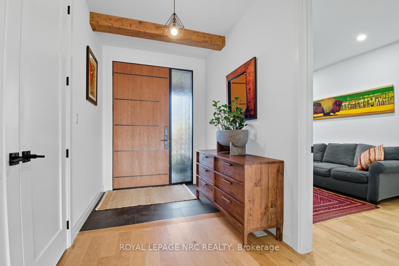 Photo 4 of 1007 Clare Avenue, Pelham, Fonthill — HOMEH