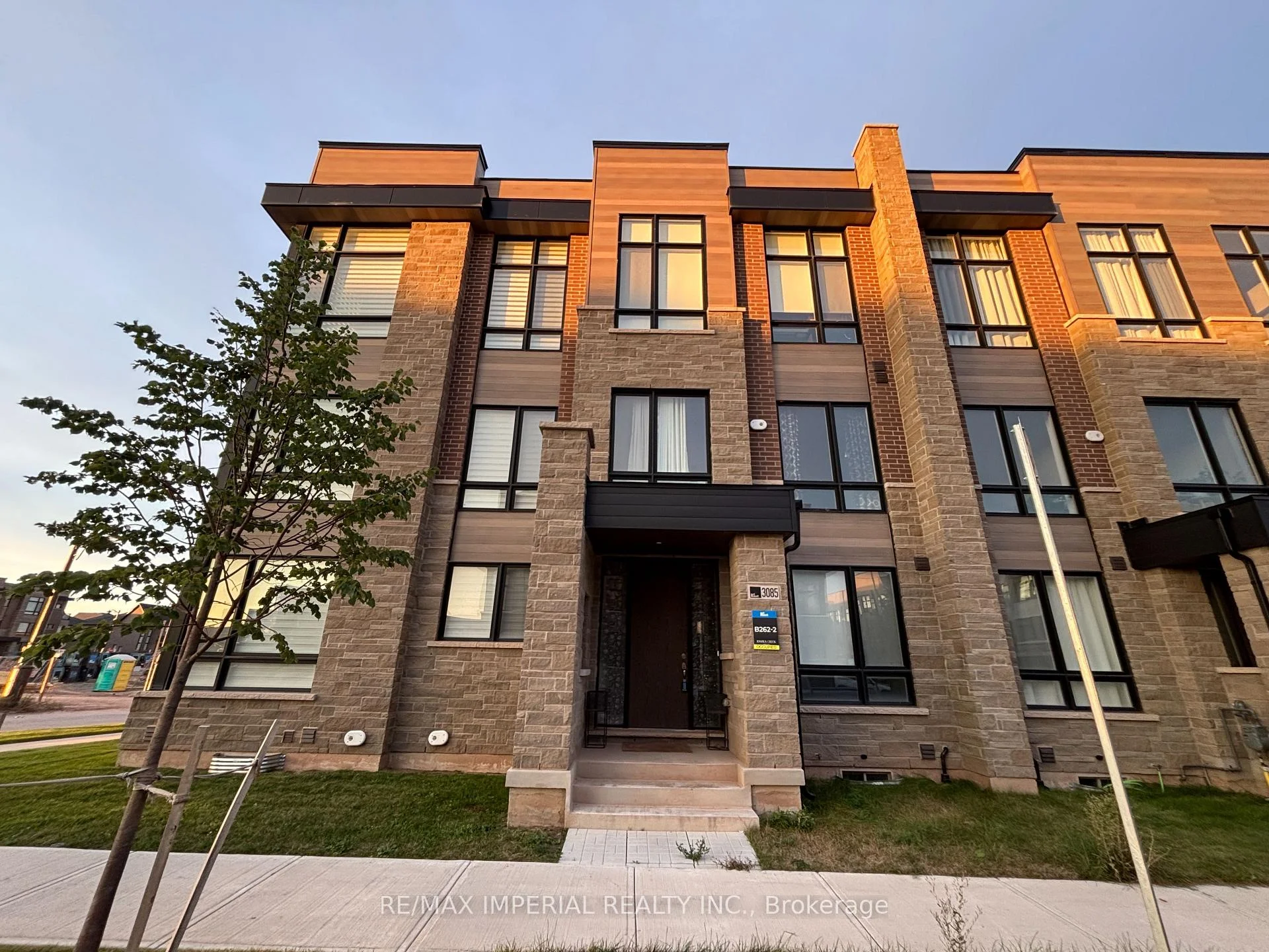 Front of 3085 Welsman Gardens
