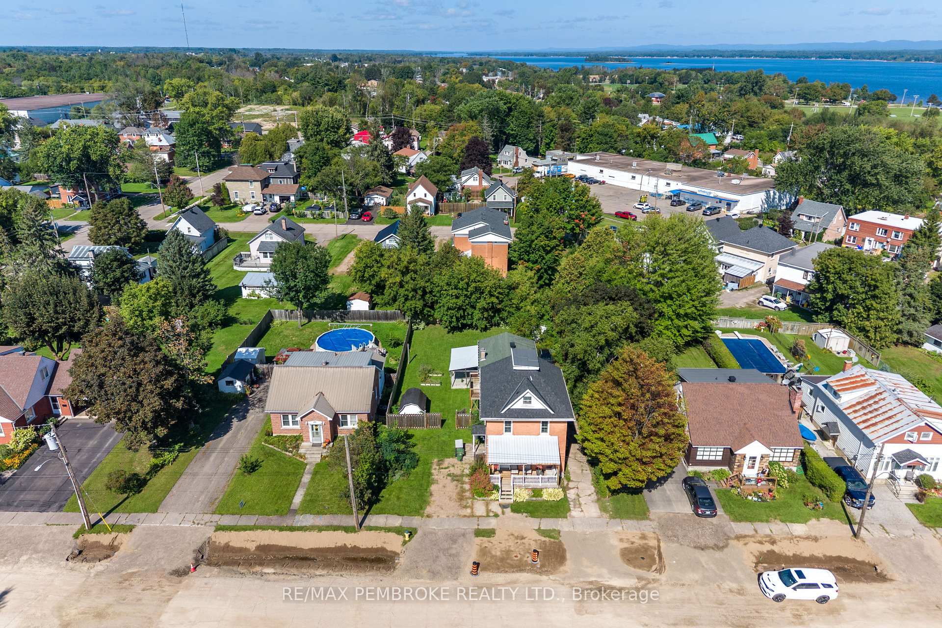Photo 4 of 296 First Avenue N, Pembroke, Pembroke — HOMEH