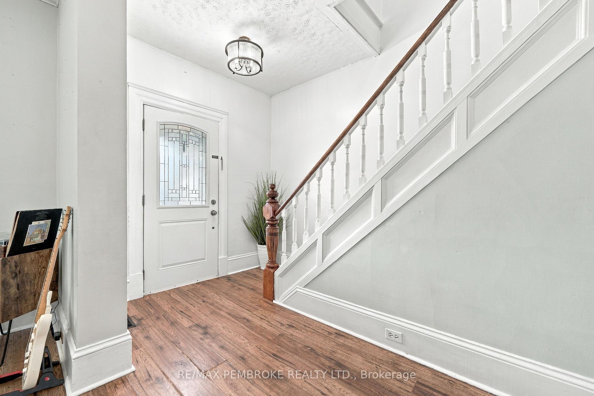 Photo 5 of 296 First Avenue N, Pembroke, Pembroke — HOMEH