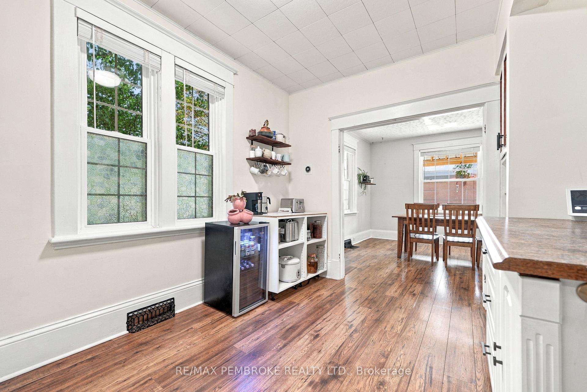 Photo 10 of 296 First Avenue N, Pembroke, Pembroke — HOMEH