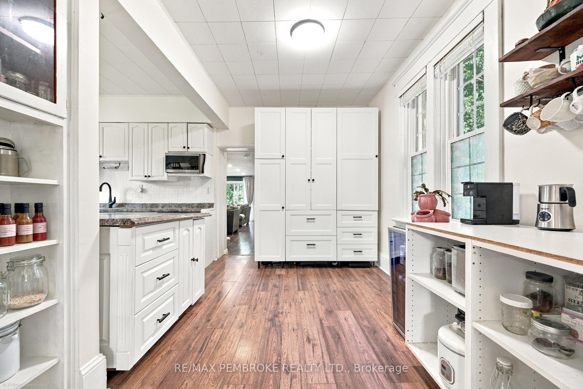 Photo 11 of 296 First Avenue N, Pembroke, Pembroke — HOMEH