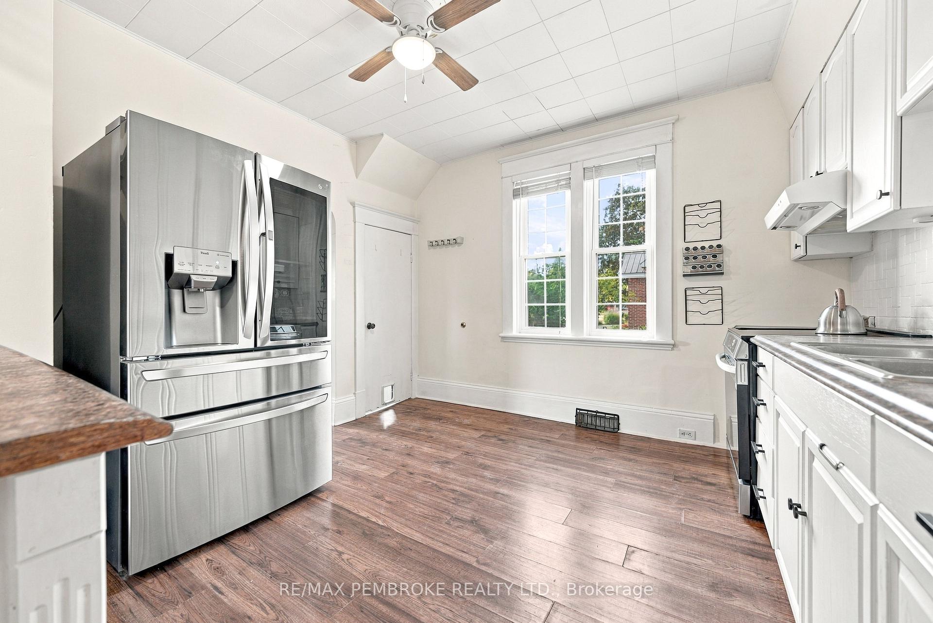 Photo 17 of 296 First Avenue N, Pembroke, Pembroke — HOMEH