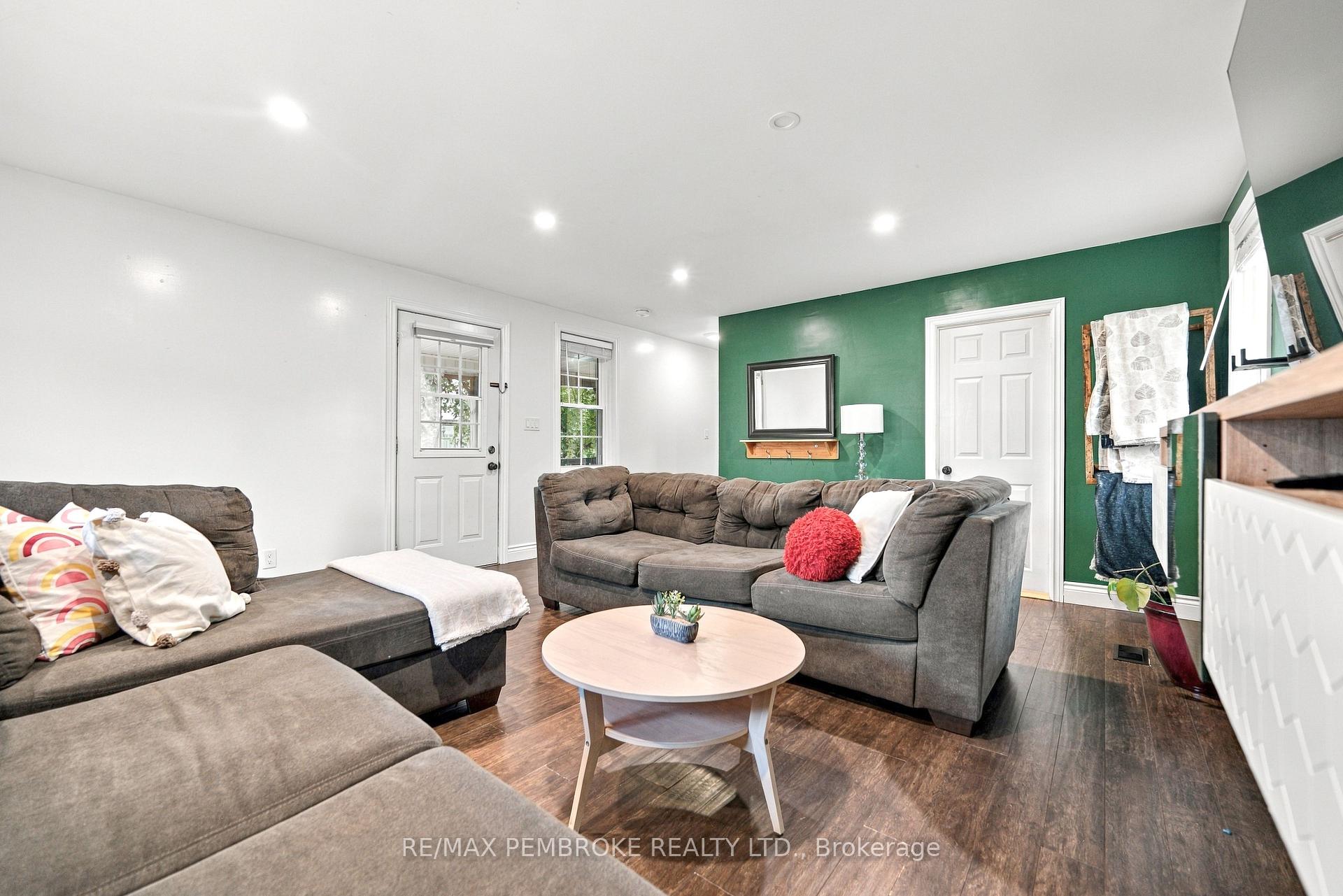 Photo 22 of 296 First Avenue N, Pembroke, Pembroke — HOMEH