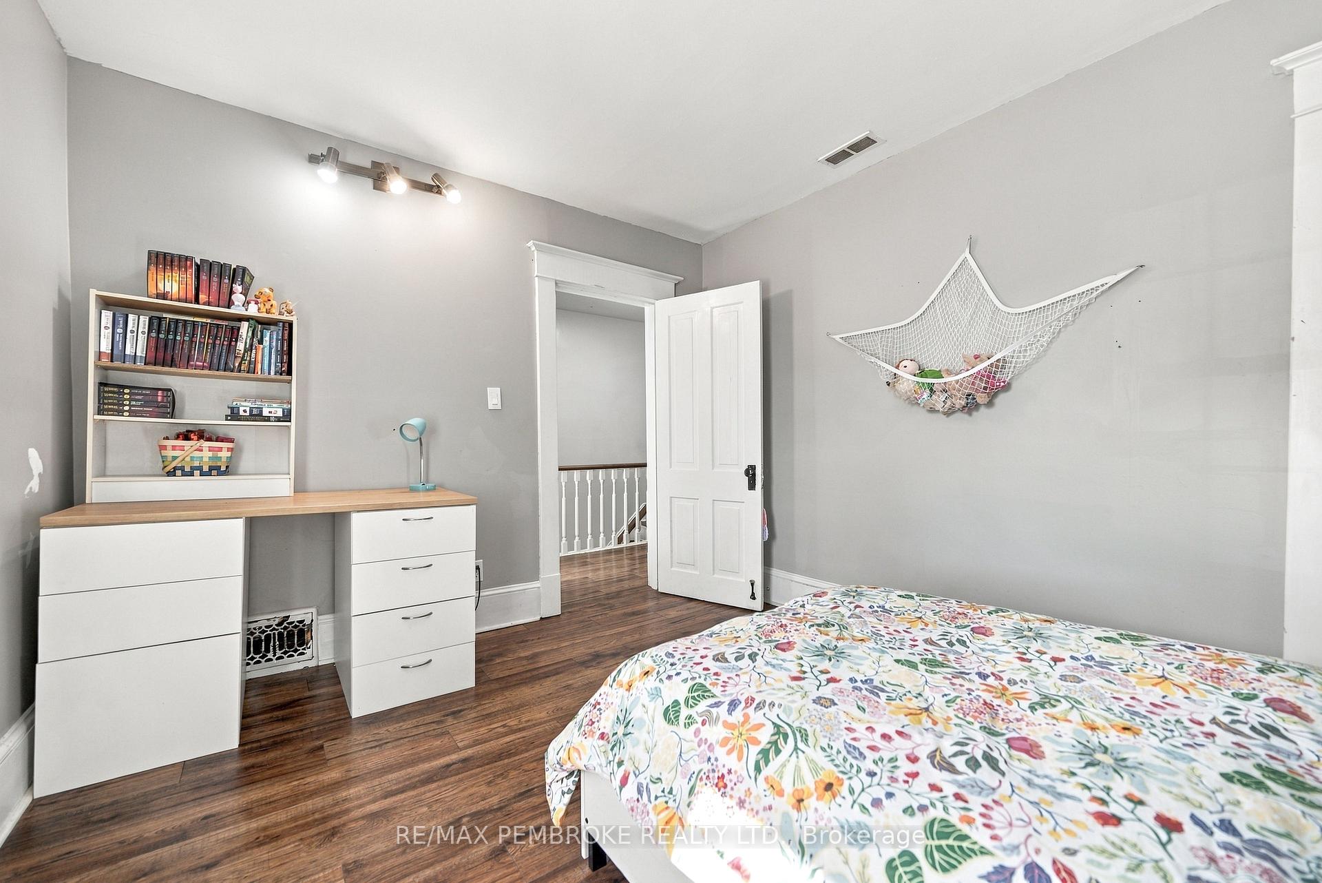 Photo 27 of 296 First Avenue N, Pembroke, Pembroke — HOMEH