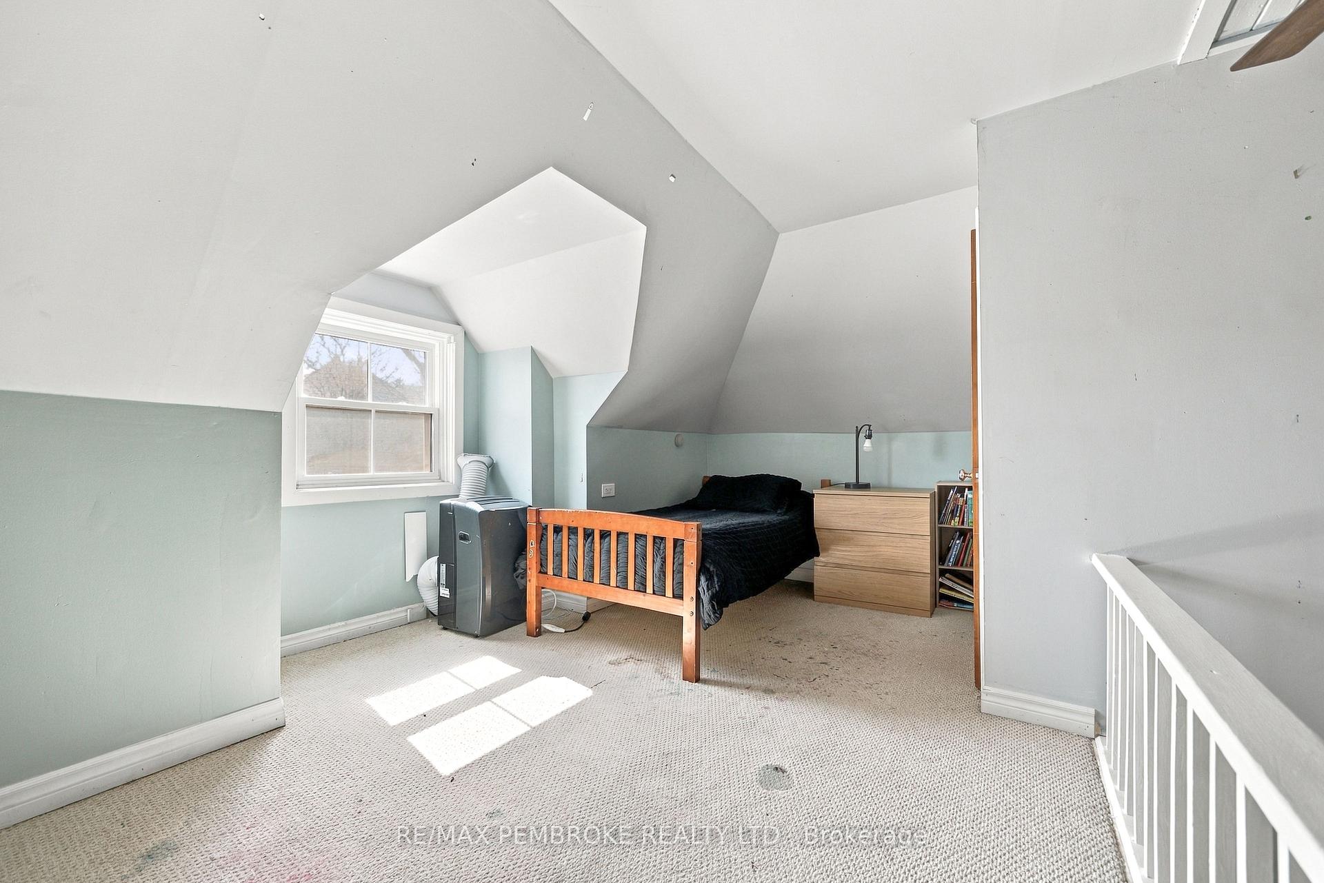 Photo 37 of 296 First Avenue N, Pembroke, Pembroke — HOMEH