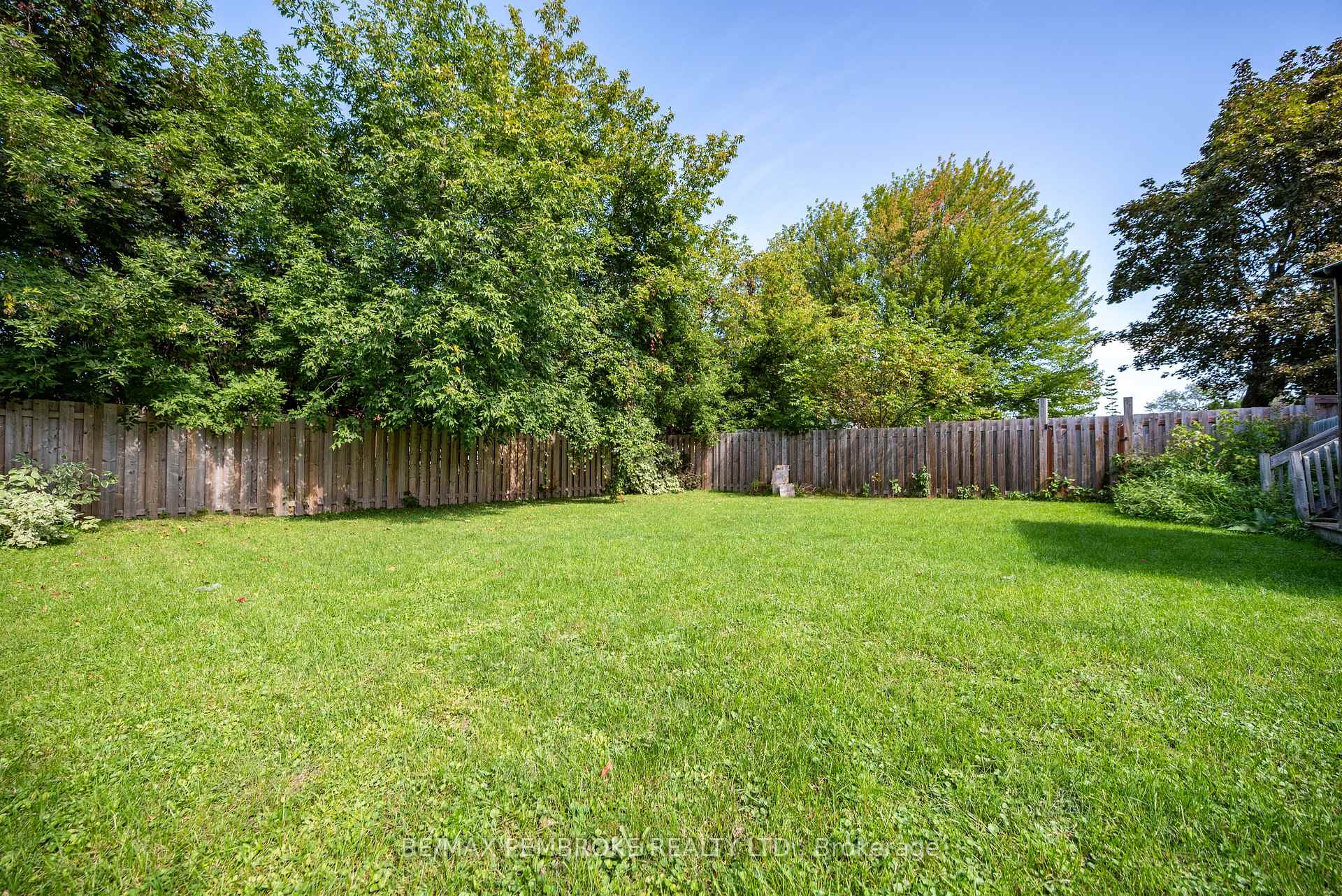 Photo 45 of 296 First Avenue N, Pembroke, Pembroke — HOMEH