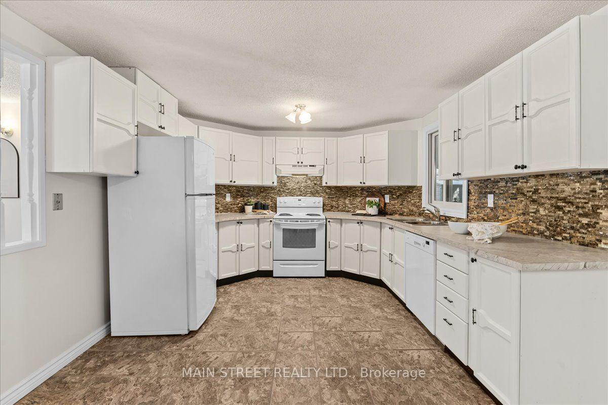 Photo 16 of 2 Pineridge Crescent, Clarington, Newcastle — HOMEH