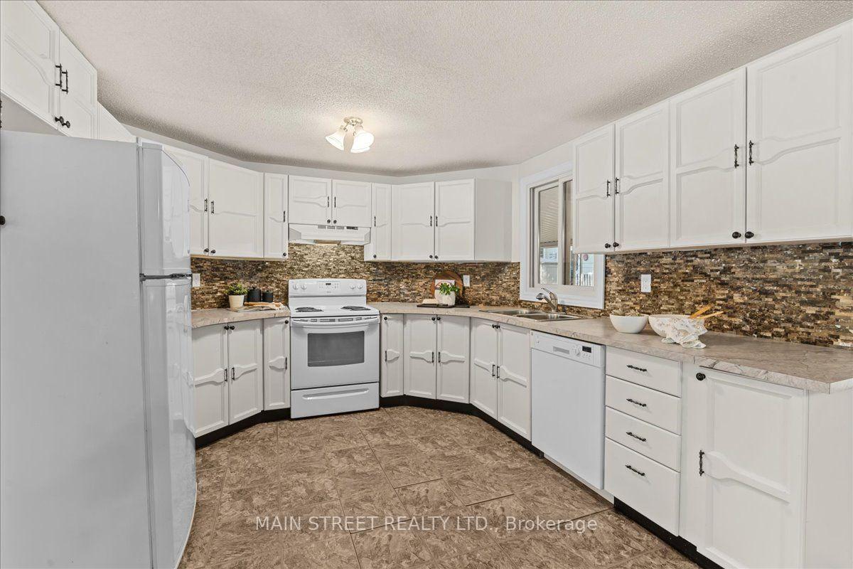 Photo 17 of 2 Pineridge Crescent, Clarington, Newcastle — HOMEH