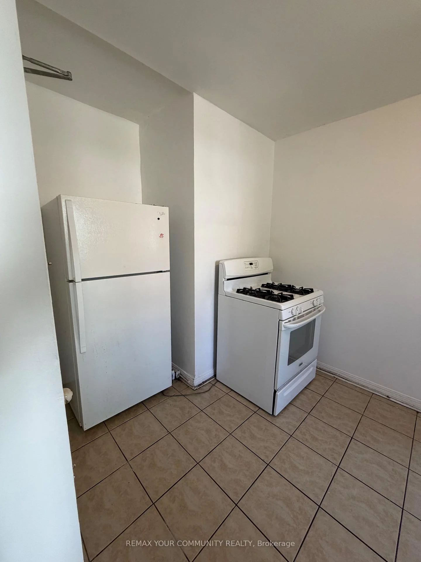 Photo 4 of 127 Morrison Avenue, Toronto, Corso Italia-Davenport — HOMEH