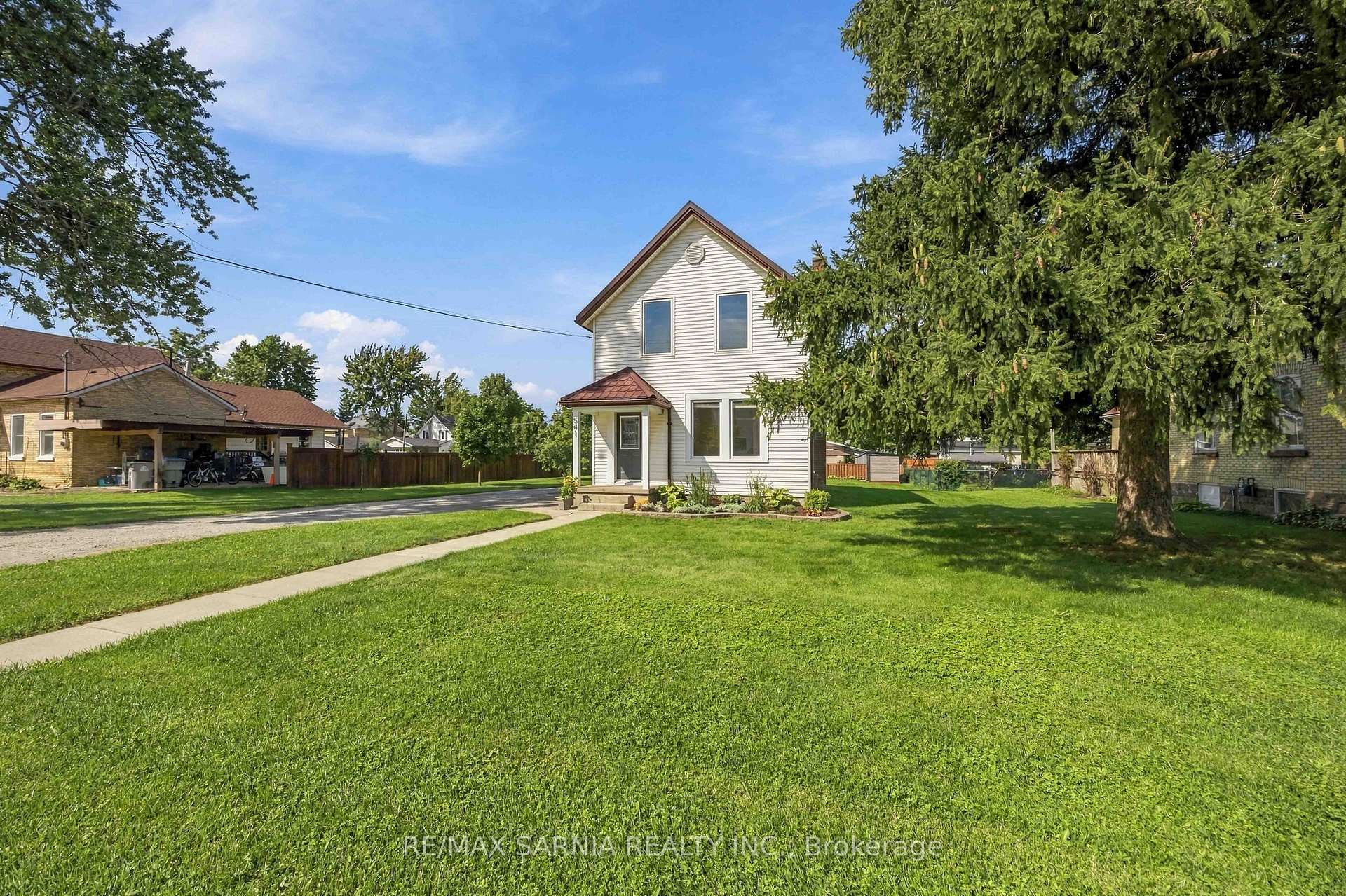 Photo 2 of 541 Erie Street, Warwick, Watford — HOMEH
