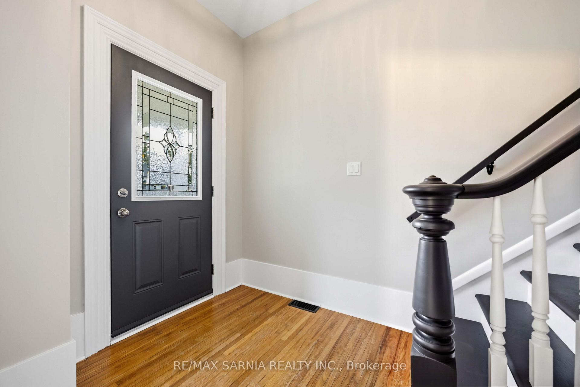 Photo 3 of 541 Erie Street, Warwick, Watford — HOMEH