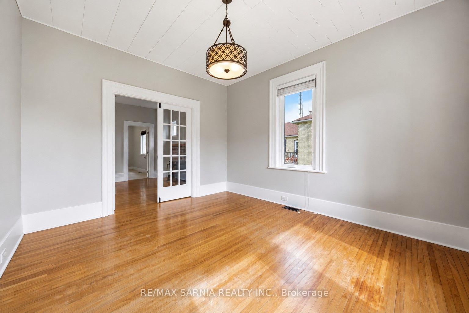 Photo 6 of 541 Erie Street, Warwick, Watford — HOMEH