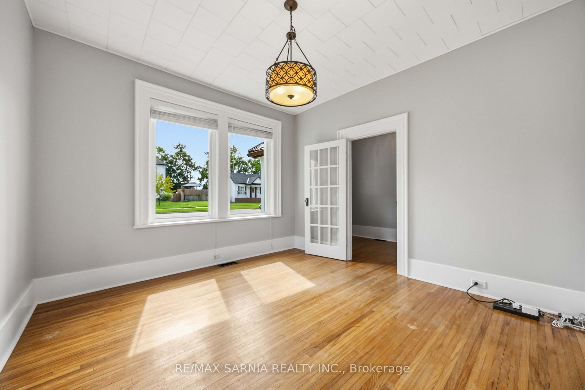 Photo 8 of 541 Erie Street, Warwick, Watford — HOMEH