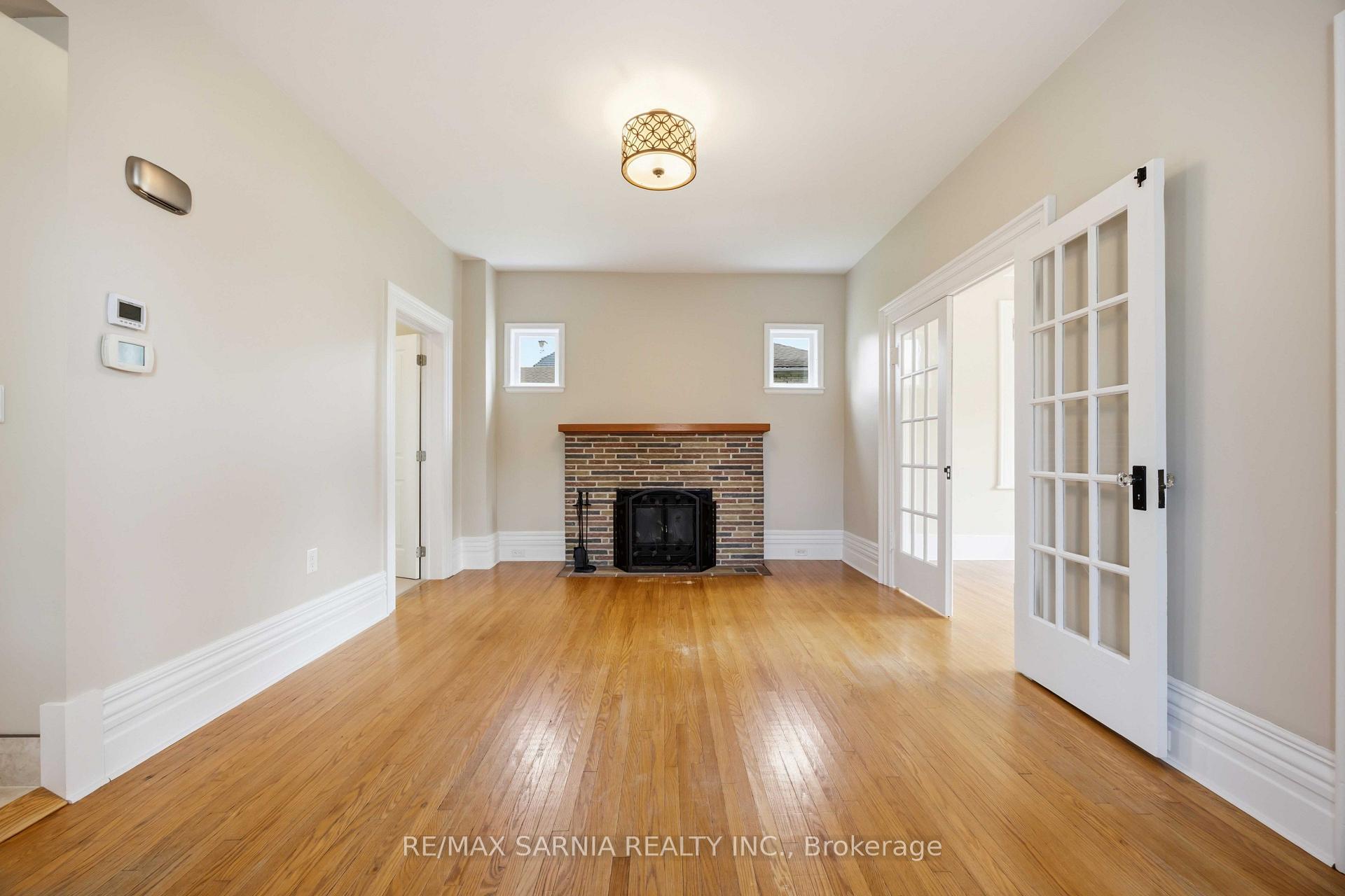 Photo 9 of 541 Erie Street, Warwick, Watford — HOMEH