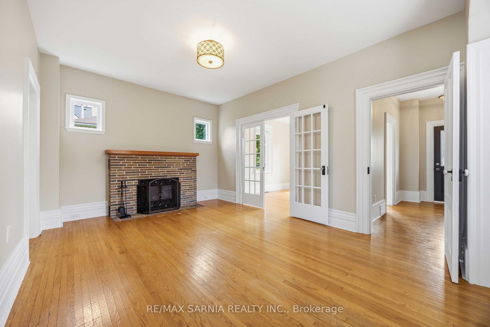 Photo 11 of 541 Erie Street, Warwick, Watford — HOMEH